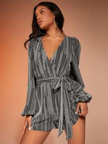 SHEIN BAE Surplice cổ Tay áo lồng đèn Thắt lưng Long lanh Romper - Đen và trắng - Xem 1