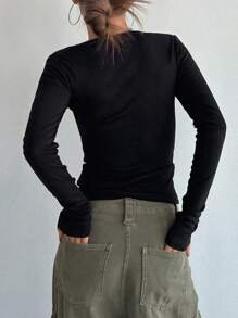 DAZY Áo thun nữ tay dài cổ chữ V trơn - màu đen - Xem 2