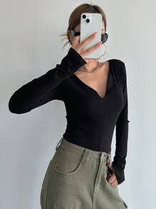 DAZY Áo thun nữ tay dài cổ chữ V trơn - màu đen - Xem 5