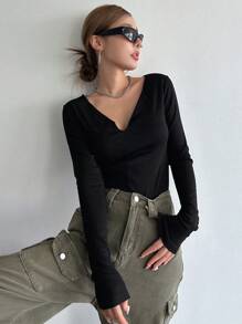 DAZY Áo thun nữ tay dài cổ chữ V trơn - màu đen - Xem 6