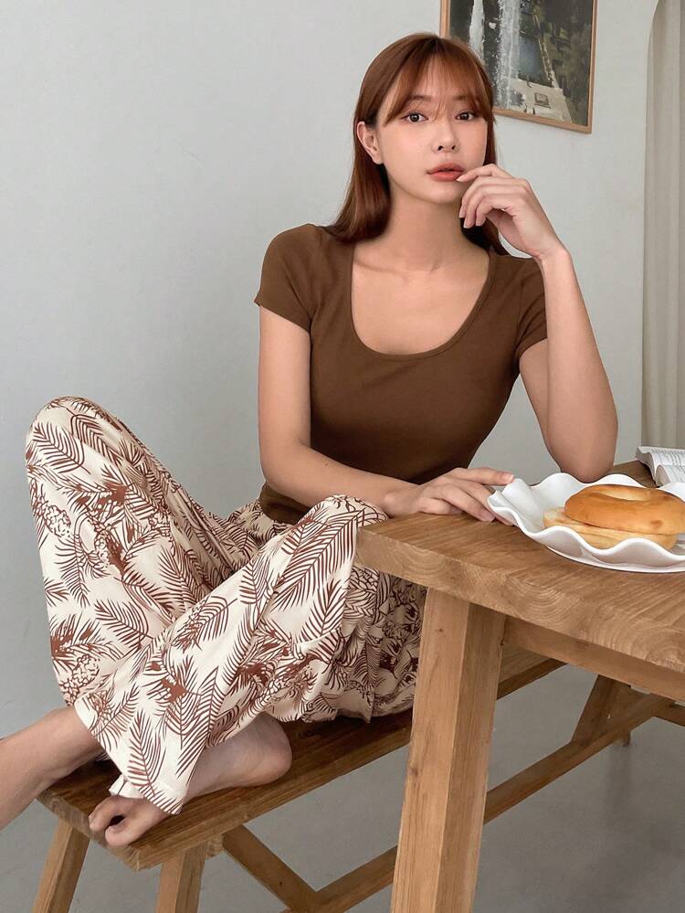 Solid Tee & Tropical Print Pants Lounge Set Pajama