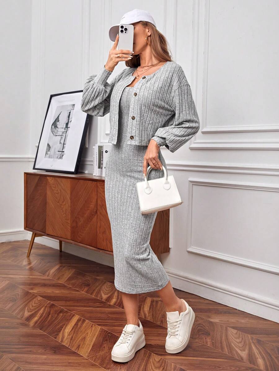 SHEIN Essnce Chất rắn Váy Cami Bodycon & Nút phía trước Áo khoác - Màu Xám nhạt - Xem 1