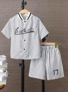 Conjunto de 2 piezas de camisa y shorts de béisbol con estampado de letras a rayas en blanco y negro para niños preadolescentes, trajes de verano - Blanco - Ver 1