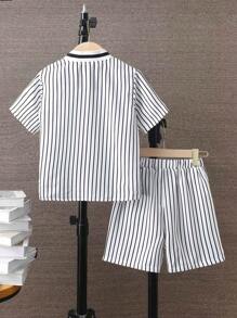 Conjunto de 2 piezas de camisa y shorts de béisbol con estampado de letras a rayas en blanco y negro para niños preadolescentes, trajes de verano - Blanco - Ver 2