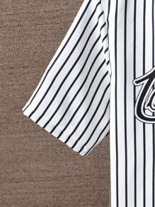 Conjunto de 2 piezas de camisa y shorts de béisbol con estampado de letras a rayas en blanco y negro para niños preadolescentes, trajes de verano - Blanco - Ver 3