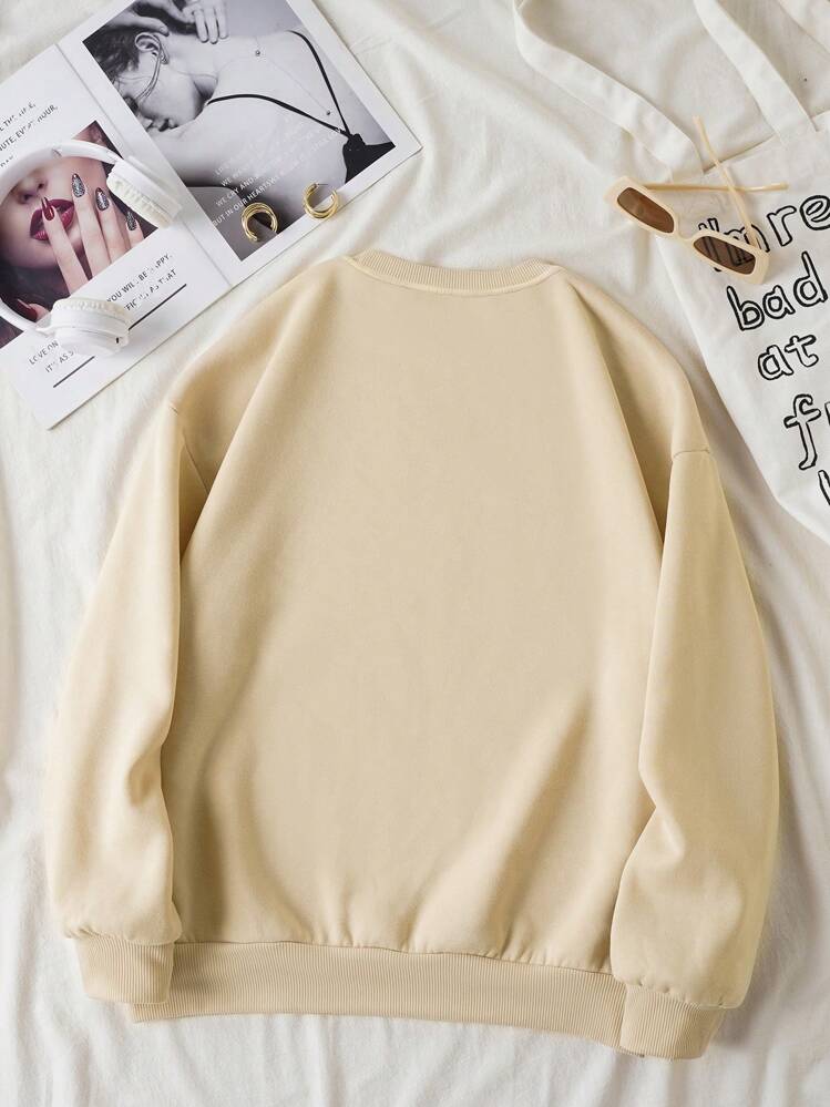 SHEIN EZwear מידות גדולות מחבט טניס ו כיתוב גרפי ריפוד תרמי סווטשירטים - חאקי - ראה 2