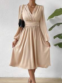 Chiquease Surplice cổ Tay áo lồng đèn Nếp gấp Phần Ngực Đầm - Màu be - Xem 5