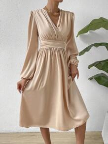 Chiquease Surplice cổ Tay áo lồng đèn Nếp gấp Phần Ngực Đầm - Màu be - Xem 6