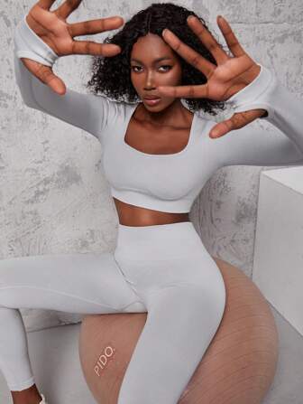 طماق مع تي شيرت رياضي عالي المرونة سلس