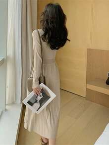 素色百褶下擺毛衣洋裝 - 卡其色 - 查看 2