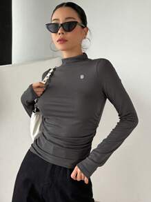 DAZY Chi tiết Patched thư Cổ giả Áo thun - Xám - Xem 3