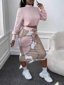 Slaydiva Mock Neck Crop Sweatshirt & Chain Print Skirt - Pink - View 4