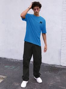 Manfinity RebelGame Hombres Camiseta con estampado de slogan y dibujos animados - Azul - Ver 3