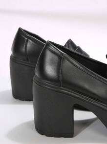 女性坡跟&防水台樂福鞋帶極簡風格設計