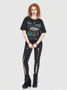 Madison Hocker Camiseta de hombros caídos con estampado de ojo y letra - Negro - Ver 1