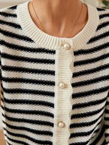 Poéselle 条纹扇贝边纽扣前开衫、长袖上衣、秋冬针织毛衣 - 黑與白 - 查看 4