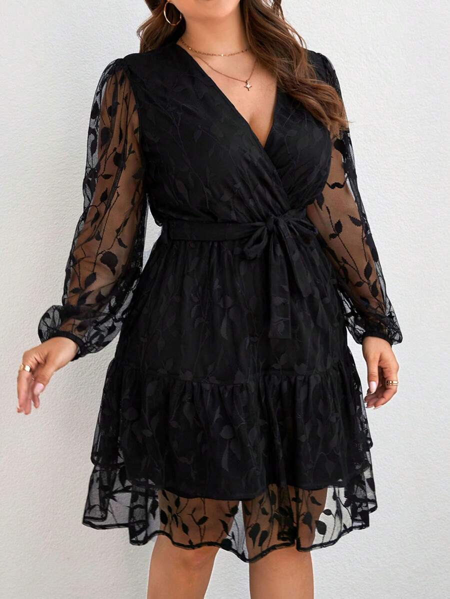 RueChic 大碼V領長袖蕾絲束腰優雅長裙 - 黑色 - 查看 1