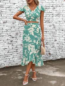 SHEIN Clasi Blume Muster, Schmetterlingsärmeln, Crop Top mit & Rüschenbesatz, Wickelsaum, Rock mit