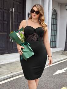 SHEIN Privé Đầm Plus Size Lộ Lưng Tương phản Mesh Ren lên Hoa Gợi cảm - màu đen - Xem 3