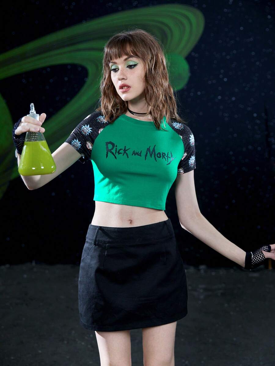 Rick and Morty X SHEIN 卡通和字母圖案插肩袖短款T恤 - 彩色 - 查看 1