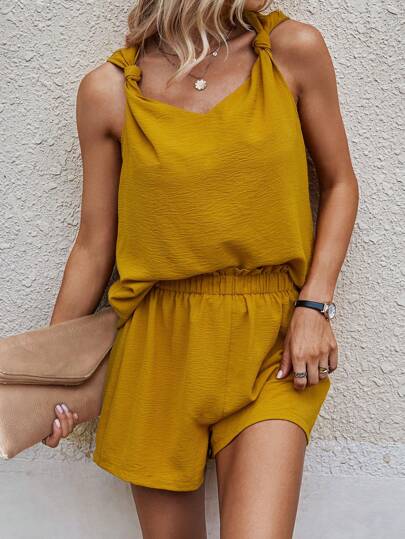 SHEIN LUNE Shorts con blusa unicolor de hombro con nudo