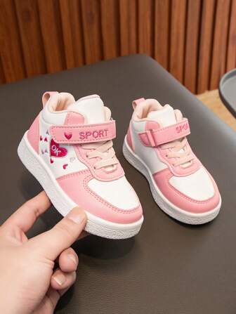 1雙現代運動風愛心刺繡山地靴,舒適的pu鞋底適用於四季