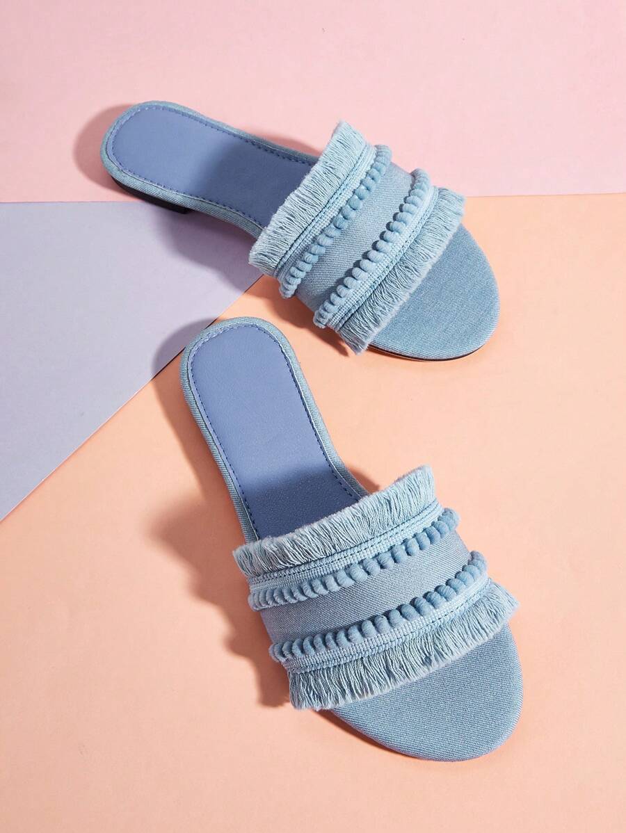 蓝色牛仔效果平底女士凉鞋配毛球流苏装饰（随机短款或长款） - 淺藍色 - 查看 1