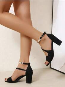 女士金屬裝飾粗跟涼鞋,優雅黑色仿麂皮踝帶平底涼鞋適合夏天