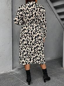 SHEIN LUNE 大碼滿版印花腰帶襯衫洋裝 - 彩色 - 查看 3