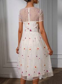 SHEIN Privé Thêu hoa Váy lưới che phủ - Màu be - Xem 2