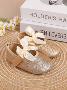 嬰兒女孩迷人的公主風瑪麗珍平底鞋帶閃閃發光蝴蝶裝飾用品 - 金色 - 查看 1