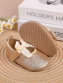 嬰兒女孩迷人的公主風瑪麗珍平底鞋帶閃閃發光蝴蝶裝飾用品 - 金色 - 查看 2