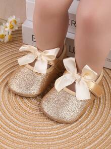 嬰兒女孩迷人的公主風瑪麗珍平底鞋帶閃閃發光蝴蝶裝飾用品 - 金色 - 查看 3