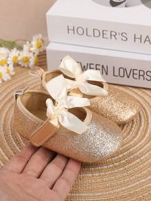 嬰兒女孩迷人的公主風瑪麗珍平底鞋帶閃閃發光蝴蝶裝飾用品 - 金色 - 查看 6