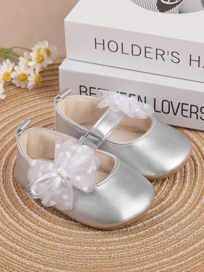 1對女孩子蝴蝶和花朵裝飾PU貼鉤平底休閒公主鞋，適用於春秋季節