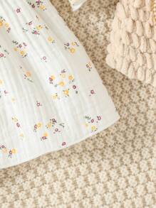 SHEIN Baby Girl Ditsy Floral Print Ruffle Trim Bow Front Flounce Sleeve Dress With Headband