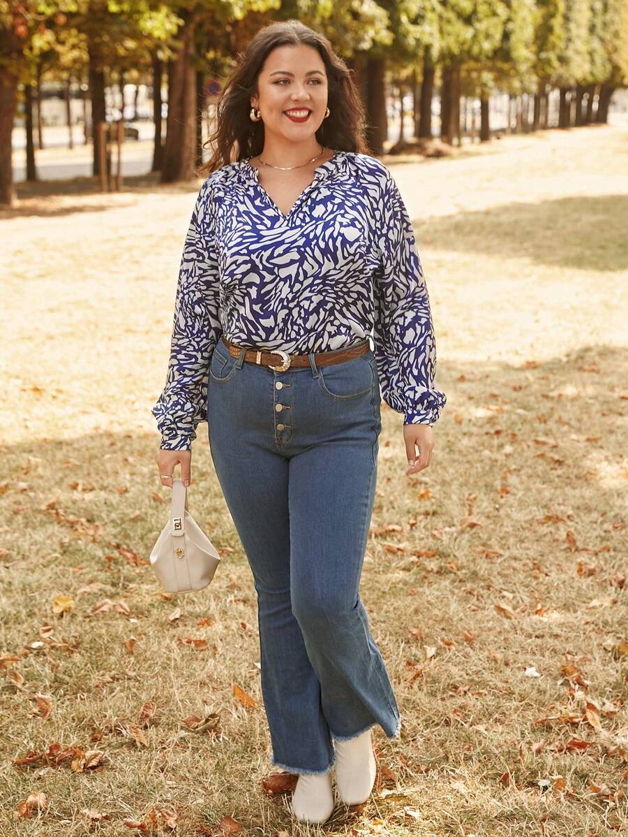 SHEIN Frenchy 大碼滿版印花缺口領燈籠袖襯衫 - 藍白色 - 查看 1