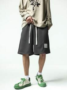 Chillumni Men Letter Graphic Drawstring Waist Loose Shorts