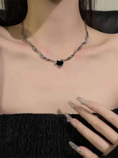 ROMWE Goth 1入組時尚鋅合金愛心掛飾項鍊適合女士日常裝飾
