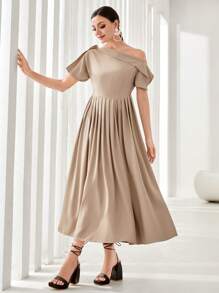 Modelyn 不對稱領褶皺細節洋裝 - 卡其色 - 查看 4