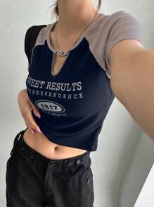 DAZY 字母圖案缺口領拼接插肩袖短款T恤 - 藏蓝色 - 查看 2