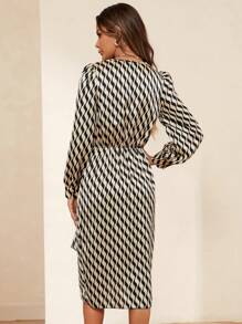 SHEIN Clasi 滿版印花圍裹連衣裙 - 彩色 - 查看 2