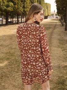 SHEIN Frenchy 碎花繫帶領洋裝不附腰帶 - 彩色 - 查看 2