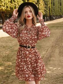 SHEIN Frenchy 碎花繫帶領洋裝不附腰帶 - 彩色 - 查看 1