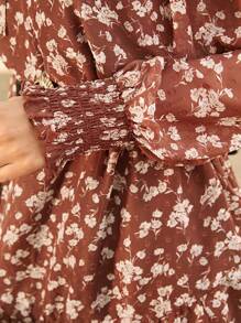 SHEIN Frenchy 碎花繫帶領洋裝不附腰帶 - 彩色 - 查看 8