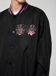 GAWX Hombres Cazadora tipo bomber con estampado de letra y dibujos animados ribete de rayas de hombros caídos - Negro - Ver 5