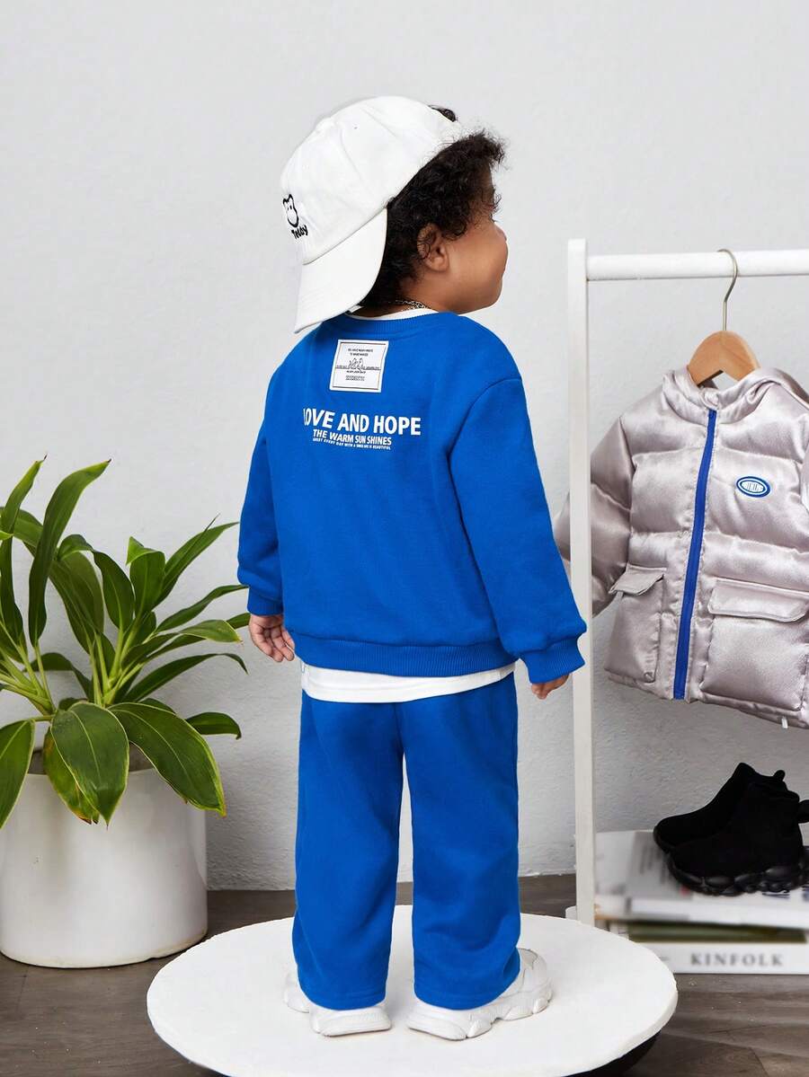 SHEIN Bebé niño Pantalones deportivos con sudadera con estampado de slogan de hombros caídos - azul real - Ver 1