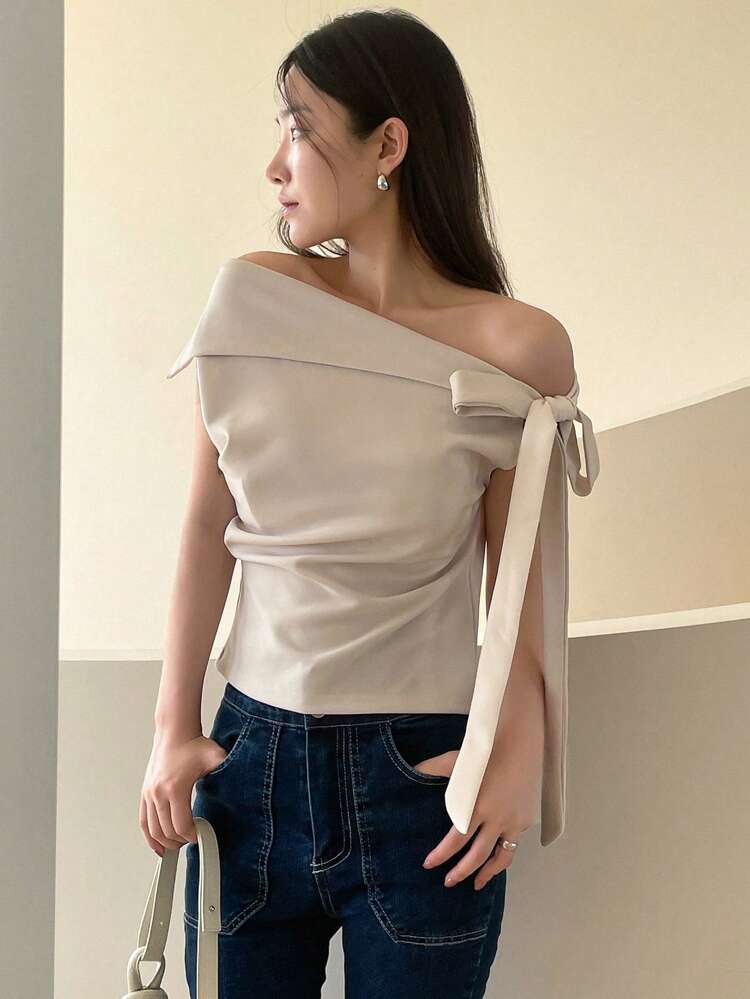 Asymmetrical Neck Knot Side Top