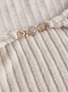 SHEIN MOD 素色條紋針織水鑽鏈條細節弧形下擺T恤 - 米色 - 查看 3