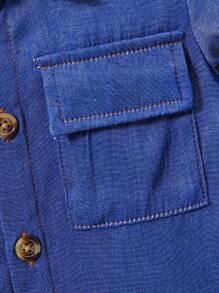 男嬰翻蓋口袋襯衫和褲子